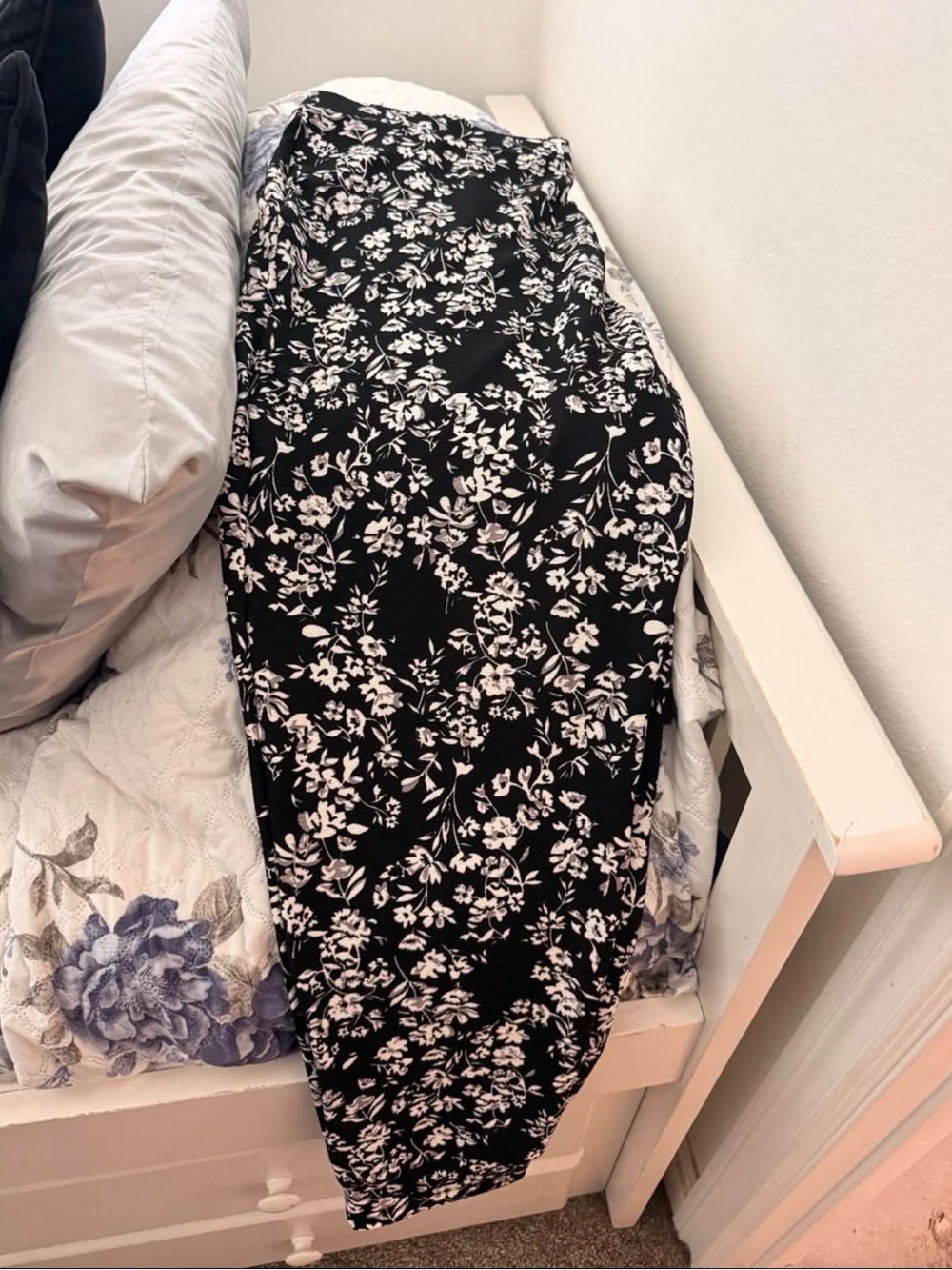 Black & White Floral stretch pants - Classic Women's
